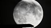 China lanza la sonda Chang'e-6 para recoger muestras de la cara oculta de la Luna