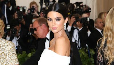 Kendall Jenner se deja ver al natural y sin filtros mientras comparte sus secretos de belleza para una piel radiante - La Opinión
