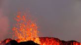 Impresionante erupción de un volcán en Islandia: piden a los turistas que no se acerquen porque lanza gases tóxicos