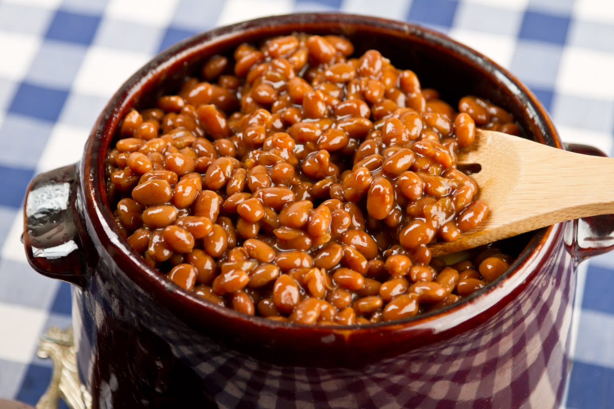 The Dolly Parton-Approved Trick for Making the Best Sweet & Smoky Baked Beans