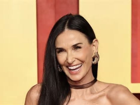 Demi Moore usa su bikini más seductor durante unas vacaciones familiares en las playas mexicanas