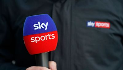 Who are the commentators and pundits on Sky Sports this weekend?