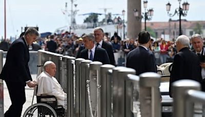 El papa Francisco preside una multitudinaria misa en Venecia, en su primer viaje en meses (FOTOS)