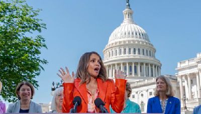 Halle Berry shouts from the Capitol, ‘I’m in menopause’ as she seeks to end a stigma and win funding - The Boston Globe