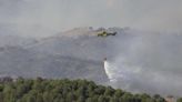 El incendio forestal en la base de Cerro Muriano sigue activo y con un amplio despliegue para extinguirlo