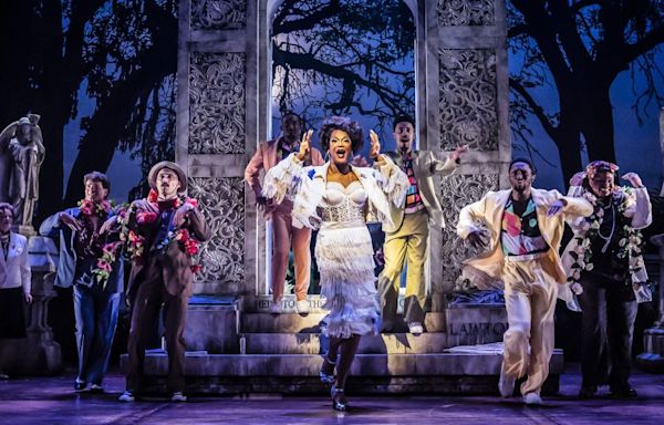 Review: ‘Midnight in the Garden of Good and Evil’ at the Goodman Theatre is gutsy but needs a conflict worthy of its star