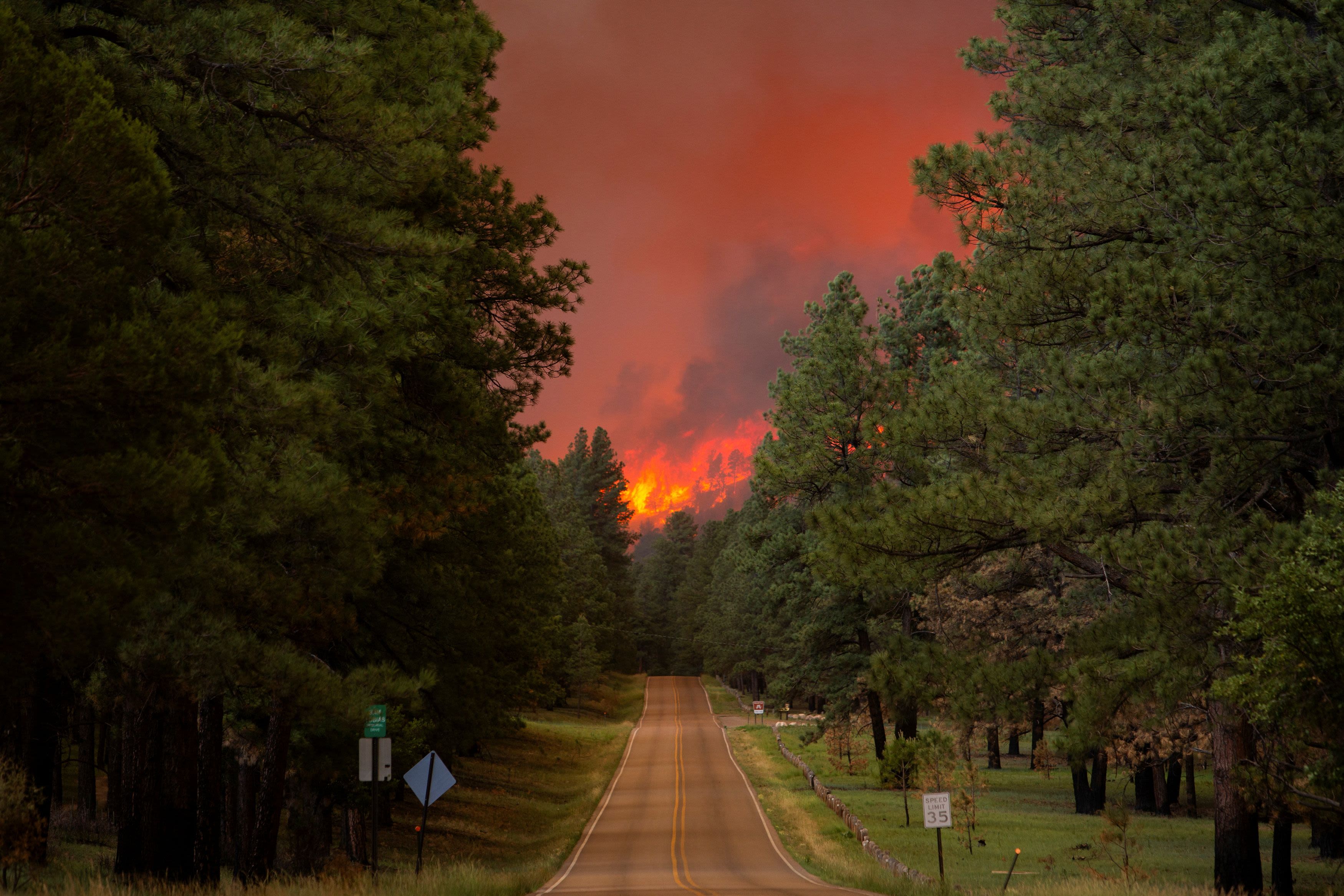 Wildfire forces New Mexico town of Ruidoso to evacuate