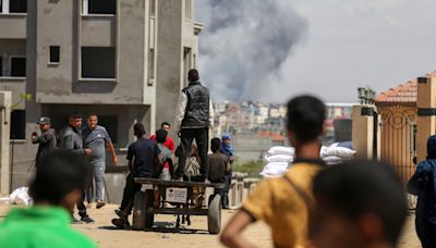 To background of bombs, Palestinians flee Rafah to seek shelter elsewhere once again