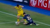 VIDEO: ¡De polémica, poco! El insólito penal que no le cobraron a Boca contra Sportivo Trinidense | Goal.com Colombia