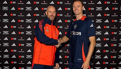 Jonny Evans signs new one year deal at Manchester United
