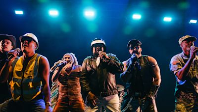 Village People y Kool & The Gang, en un show con momentos patéticos y otros gloriosos