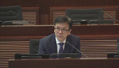 議員問孫東會否爭取連任局長確保項目順利 孫東回應時哽咽落淚