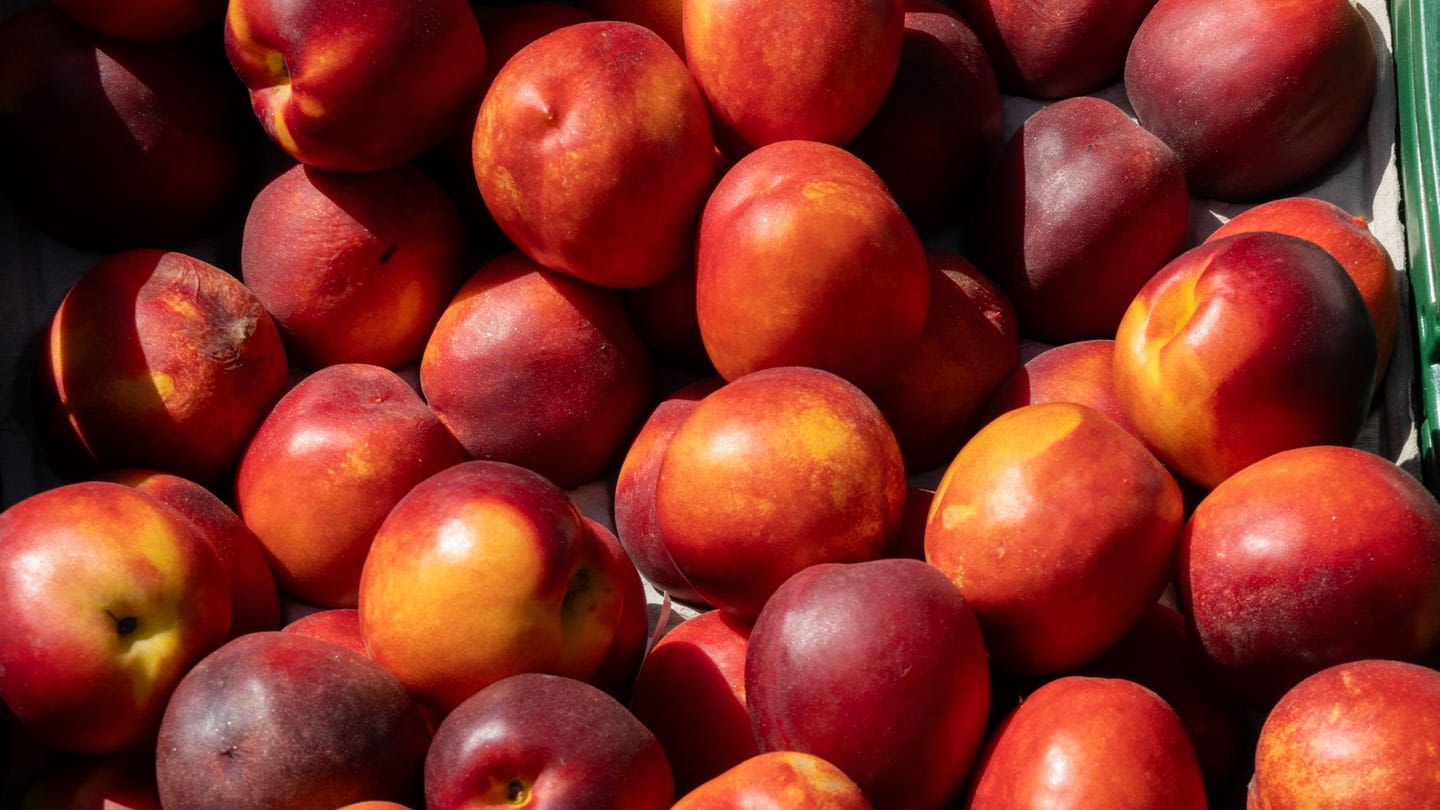 The Difference Between Peaches & Nectarines, According To Produce Experts