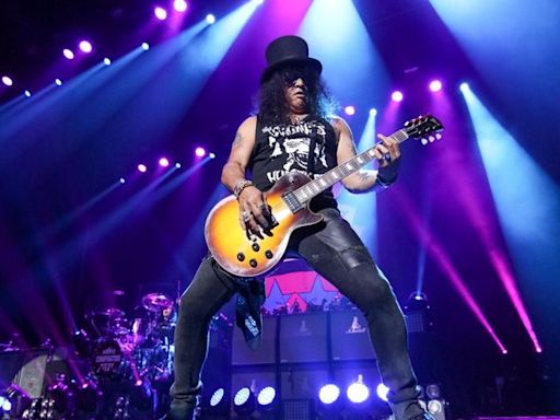 Slash 'não se lembra de nenhum' dos primeiros shows da carreira: 'Coisa de bêbado'