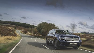 View Photos of the 2024 Volkswagen Touareg PHEV