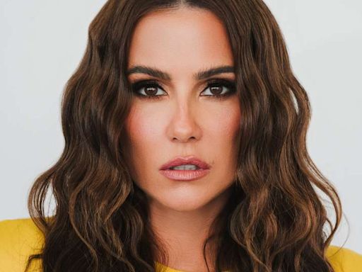 Deborah Secco é detonada após biquini curto demais em clube social