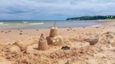 La gente no lo sabe: cavar hoyos en la playa provoca más muertes que los ataques de tiburones