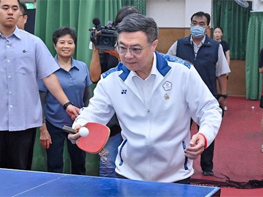 莊智淵培育"水果戰隊"! 卓榮泰.陳其邁到球館交流球技