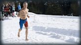 Josef Salek, récord de la media maratón corriendo descalzo sobre hielo y nieve