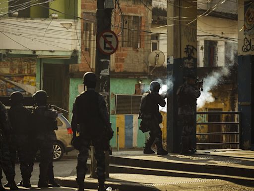 Polícia do Rio atua mais em áreas dominadas pelo tráfico do que pela milícia, diz estudo