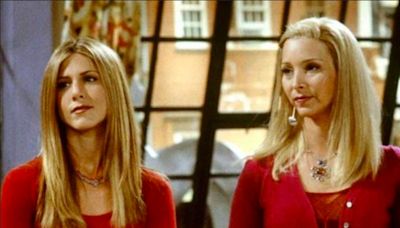 Lisa Kudrow desmente Jennifer Aniston sobre segredinho de bastidores de 'Friends' e fãs veem climão