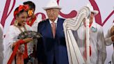 FOTOS y VIDEO Flores, mariachi y sones jarochos, así fue el concierto para el Día de las Madres en la mañanera de AMLO | El Universal