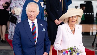 Rei Charles e rainha Camilla são retirados às pressas de evento após alerta de segurança - Hugo Gloss