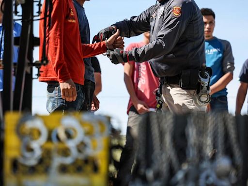 Biden firma orden para cerrar la frontera con México cuando aumenten los cruces