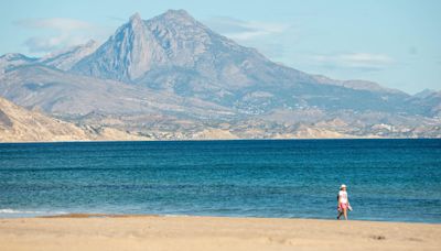 España encadena 30 años con récord de playas con bandera azul: este verano la lucirán 638