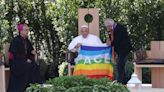 El papa abraza a un israelí y un palestino y denuncia la "derrota histórica" de la guerra