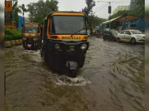 4. Rains unleash chaos in Mumbai and Pune - Times of India