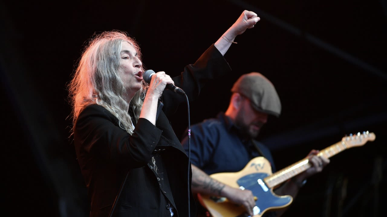 Patti Smith: “Trump is clearly unhinged.”