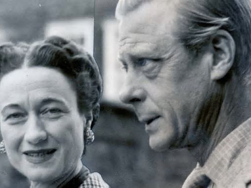 The day that Wallis Simpson lost £1.3m of jewellery in an utterly mysterious Home Counties heist. But did the hard-up Duchess of Windsor steal her OWN jewels for the insurance ...