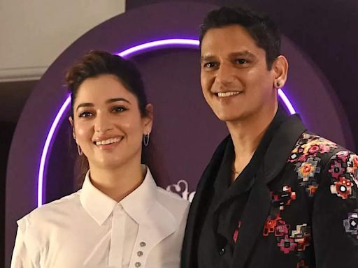 Vijay Varma’s phone screen has THIS lovely picture of his lady love Tamannaah Bhatia | - Times of India