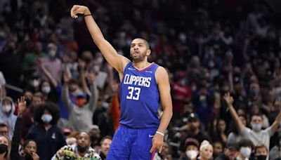 Batum se viste de Embiid para lanzar a los Sixers