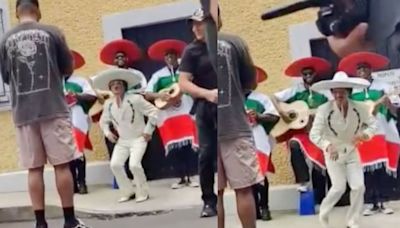 VIDEO: El Portal 888 sí existe y Bruno Mars vestido de mariachi en la CDMX es la prueba de ello