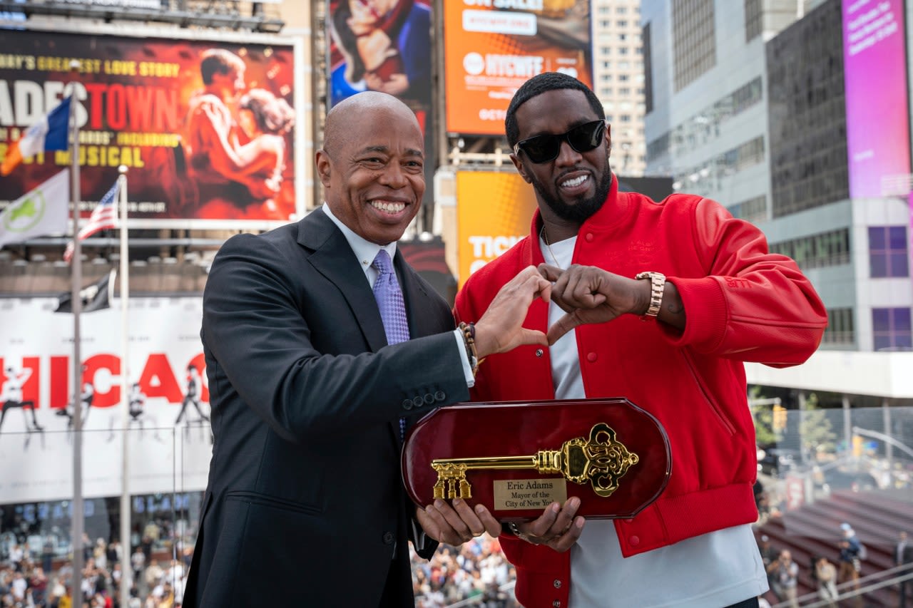 Sean ‘Diddy’ Combs returns key to New York City in response to video of him attacking singer Cassie