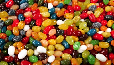 Un fanático podría recibir un año de dulces de Jelly Belly y $4,500 en efectivo