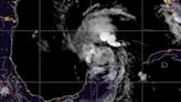 Beryl traza su rumbo hacia el sur de Texas, lo que podría convertirse en la primera entrada en tierra estadounidense de la temporada de huracanes 2024