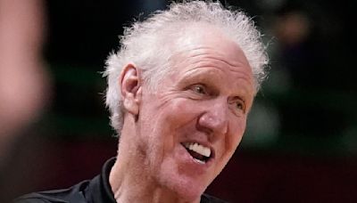 Bill Walton, Hall of Fame player who became a star broadcaster, dies at 71