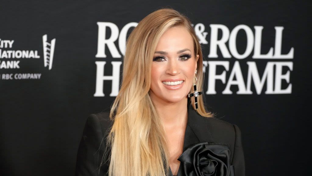 Carrie Underwood's Fans Call the Star "Unrecognizable" in Instagram Photo