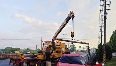 離奇車禍！雲林台1線跑車飛越對向 自撞護欄鐵桿「插入駕駛座」當場死亡