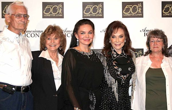 Loretta Lynn's 7 Siblings: All About the Late Country Star's Brothers and Sisters