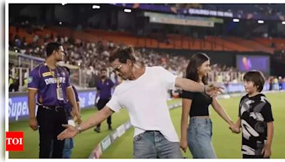 Shah Rukh Khan, Suhana and AbRam head to Chennai for KKR vs SRH IPL finale - Watch | - Times of India