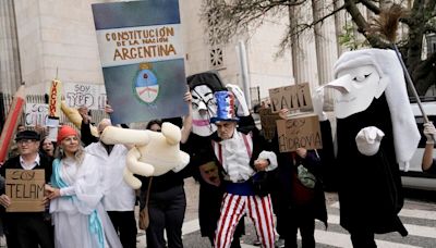 Trabajadores argentinos se movilizaban contra reforma laboral de Milei