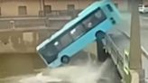 Sete morrem após queda de ônibus em rio no centro histórico de São Petersburgo; veja vídeo