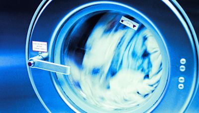 Genius Hacker Shows How to Use Laundry Machines for Free