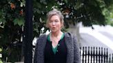 Renee Zellweger films Bridget Jones in the torrential rain