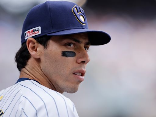 Brewers All-Star, NL batting leader Christian Yelich opts for rest, rehab instead of season-ending surgery: Report