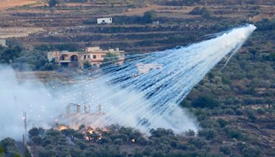 Rights group claims Israel has hit residential buildings with white phosphorous in Lebanon